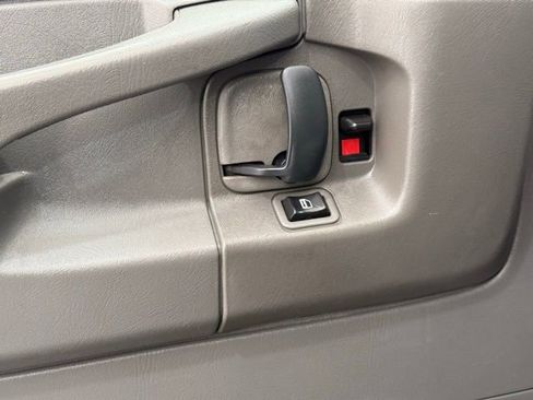 Used 2015 Chevrolet Express 2500 image 15