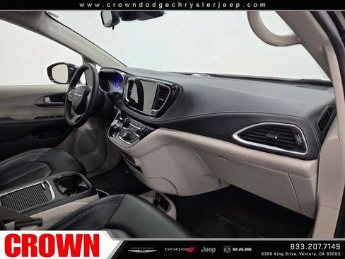 Used 2024 Chrysler Pacifica Limited FWD image 16