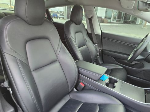 Used 2019 Tesla Model 3 Standard Range image 9