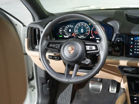 Certified 2026 Porsche Cayenne S AWD/4WD image 24