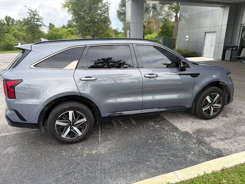 Used 2022 Kia Sorento S w/ Panoramic Sunroof Package FWD image 3