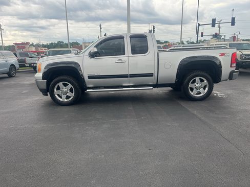 Used 2011 GMC Sierra 2500 SLT w/ SLT Convenience Package AWD/4WD image 40