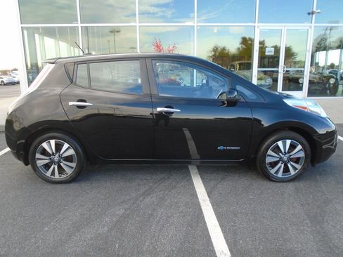 Used 2017 Nissan Leaf SV w/ Premium Package image 3