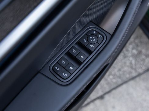 New 2025 Porsche Macan Electric image 24