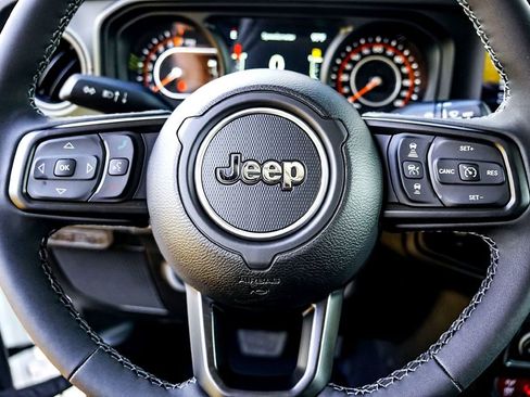 New 2025 Jeep Gladiator Mojave w/ Convenience Group image 19