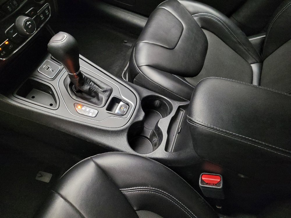Used 2020 Jeep Cherokee Latitude Plus FWD image 26