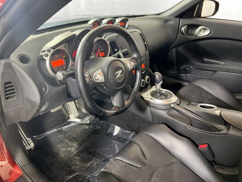 Used 2014 Nissan 370Z Touring w/ Sport Package image 9