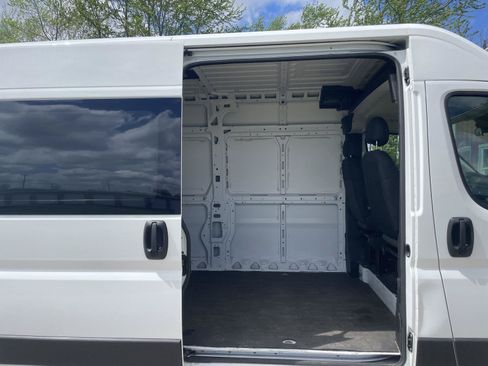 Used 2023 RAM ProMaster 2500 w/ Premium Appearance Group FWD image 24