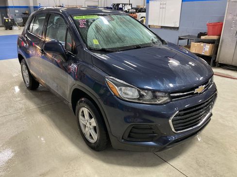 Used 2018 Chevrolet Trax LS AWD/4WD image 1