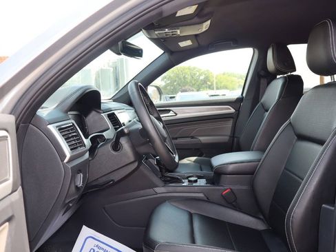 Used 2023 Volkswagen Atlas Cross Sport SE AWD/4WD image 5