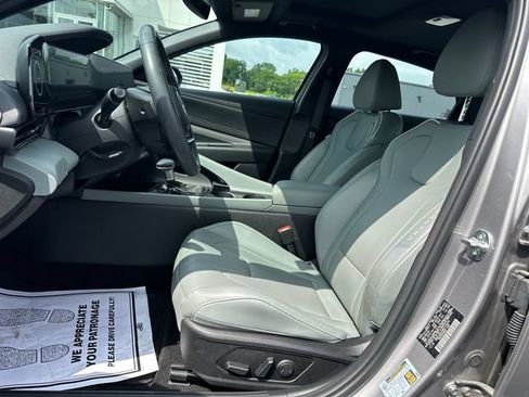 Used 2024 Hyundai Elantra Limited FWD image 13