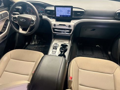 Used 2022 Ford Explorer XLT image 12