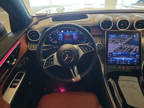 Used 2024 Mercedes-Benz GLC 300 4MATIC image 19