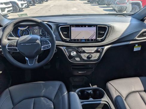 New 2027 Chrysler Pacifica Select FWD image 27