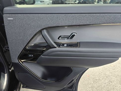 Used 2023 Land Rover Range Rover Sport SE Dynamic image 9