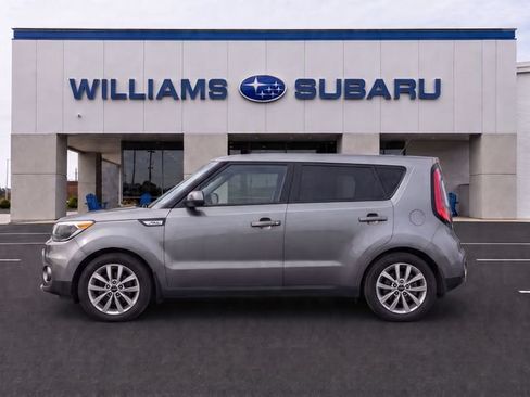 Used 2018 Kia Soul + w/ Audio Package FWD image 4