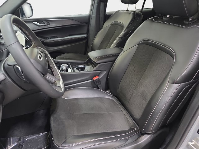 Used 2024 Jeep Grand Cherokee Altitude AWD/4WD image 13