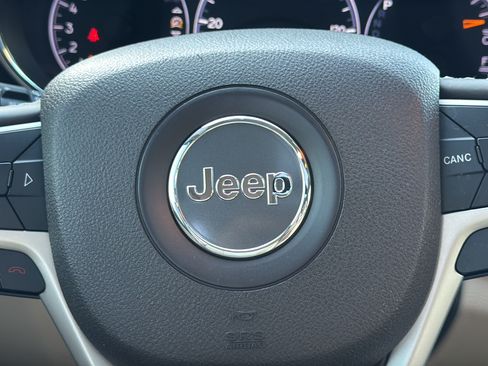 Used 2017 Jeep Grand Cherokee Overland AWD/4WD image 27