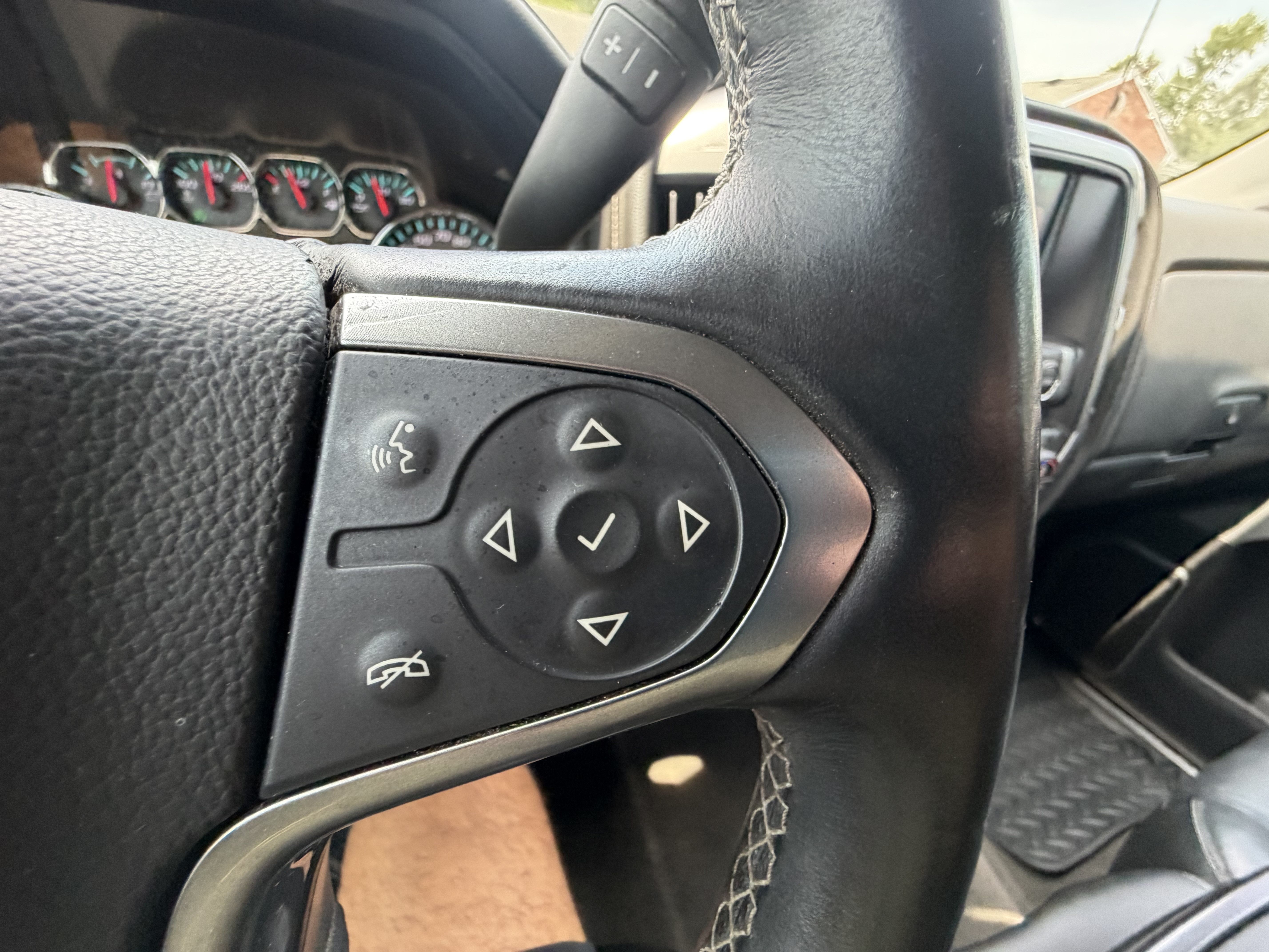 Used 2015 Chevrolet Silverado 2500 LTZ w/ Z71 Package, Off-Road AWD/4WD image 21