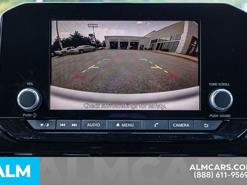 Used 2024 Nissan Pathfinder SV w/ SV Premium Package image 34