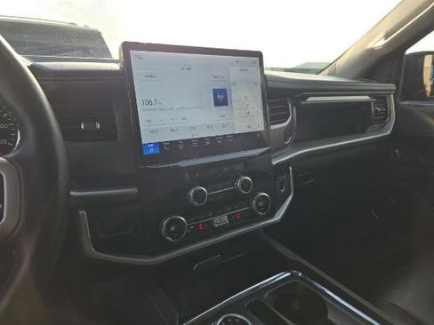 Used 2024 Ford Expedition XLT image 5