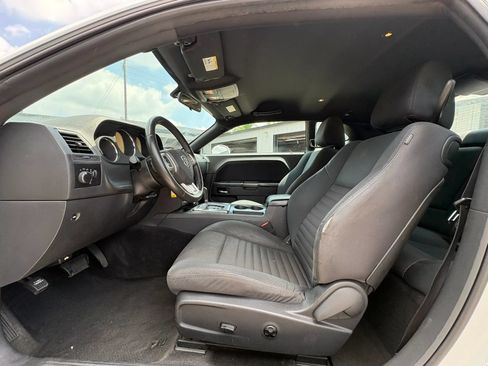 Used 2014 Dodge Challenger SXT RWD image 8