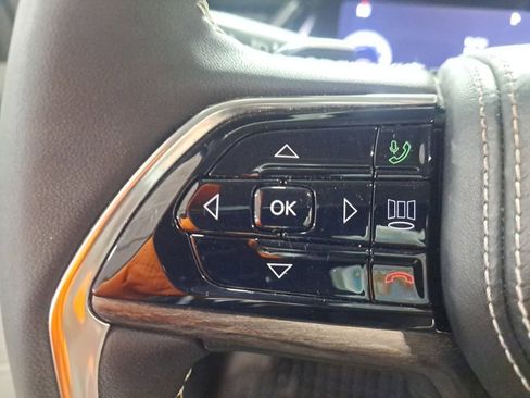 Used 2023 Jeep Grand Cherokee Overland w/ Rear Seat Video Group I AWD/4WD image 30