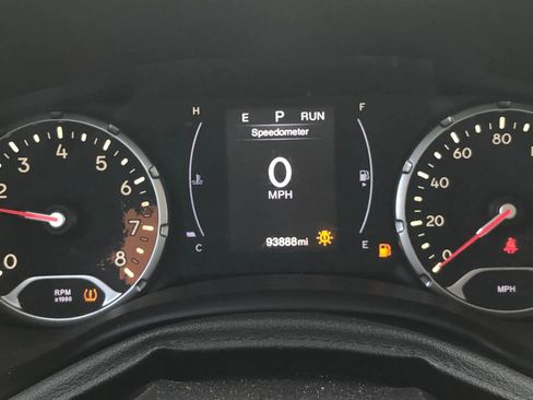 Used 2018 Jeep Renegade Latitude AWD/4WD image 19