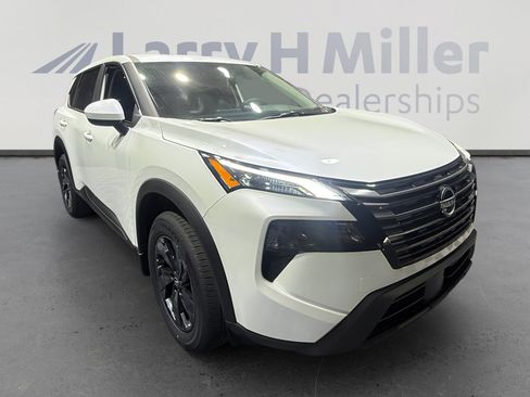 New 2026 Nissan Rogue SV FWD image 7