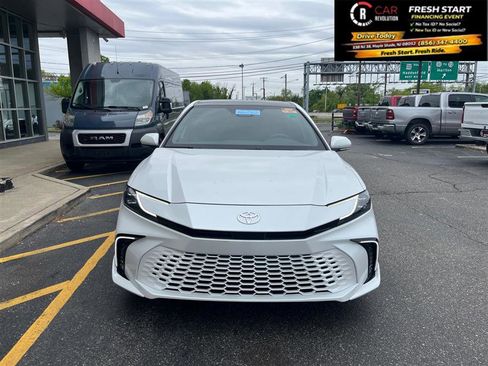 Used 2025 Toyota Camry XSE FWD image 3