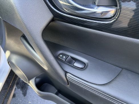 Used 2020 Nissan Rogue SL image 31