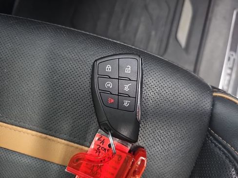 Used 2021 GMC Yukon XL AT4 w/ AT4 Premium Plus Package AWD/4WD image 27