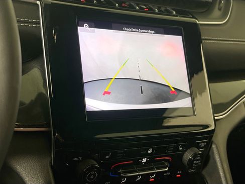 Used 2023 Jeep Grand Cherokee Altitude image 13