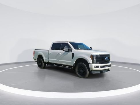 Used 2019 Ford F250 Lariat w/ Lariat Ultimate Package AWD/4WD image 2