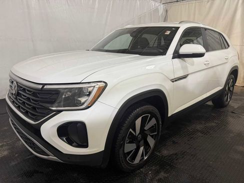Certified 2024 Volkswagen Atlas Cross Sport SE image 6