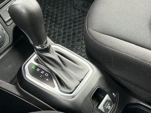 Used 2023 Jeep Renegade Latitude image 19