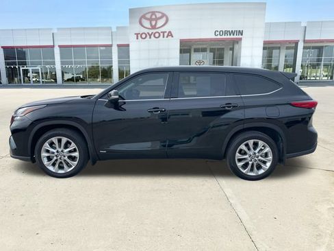 Used 2023 Toyota Highlander Limited AWD/4WD image 2