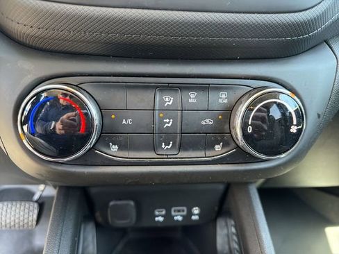 Used 2023 Chevrolet TrailBlazer LT FWD image 20
