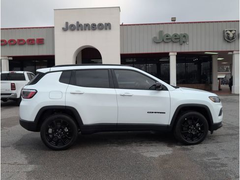 New 2026 Jeep Compass Latitude image 6