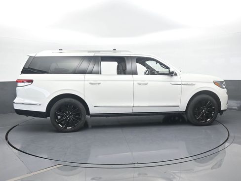 Used 2023 Lincoln Navigator L Reserve w/ Monochromatic Package image 7