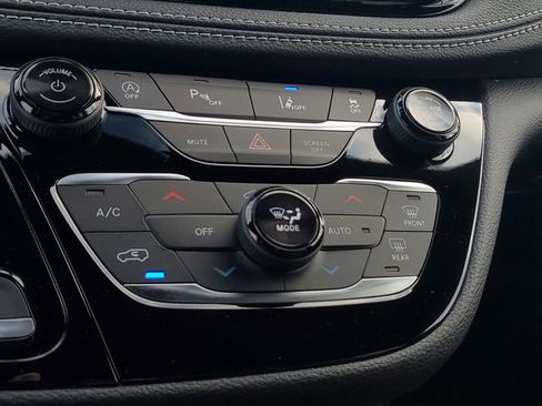 New 2026 Chrysler Pacifica Select image 28