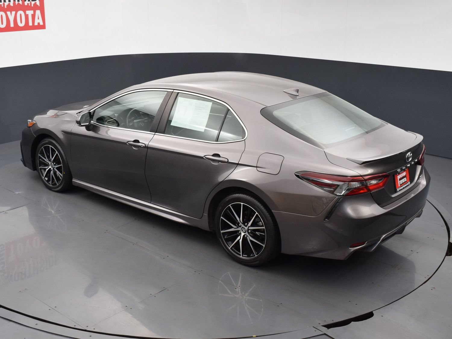 Used 2024 Toyota Camry SE FWD image 18