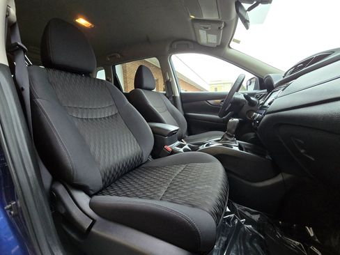 Used 2020 Nissan Rogue SV image 12