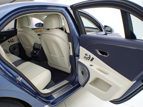 Certified 2022 Bentley Flying Spur Plug-In Hybrid AWD/4WD image 41