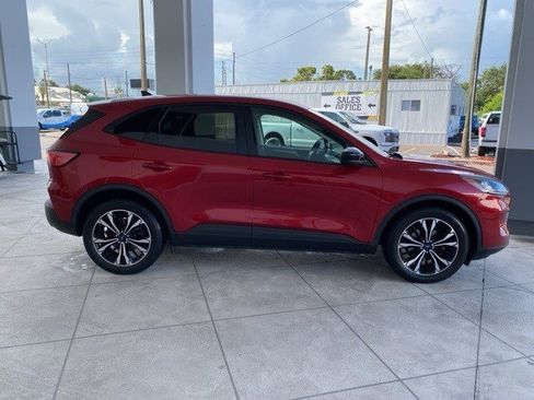 Certified 2022 Ford Escape SE w/ SE Sport Appearance Package image 5
