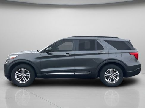 Used 2020 Ford Explorer XLT w/ Equipment Group 202A AWD/4WD image 8
