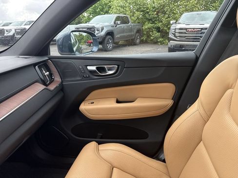 Used 2023 Volvo XC60 B5 Ultimate w/ Climate Package FWD image 15