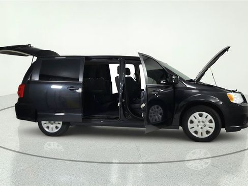 Used 2020 Dodge Grand Caravan SE FWD image 8
