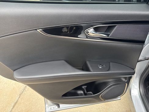 Used 2022 Lincoln Nautilus FWD image 9