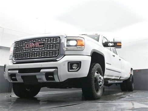 Used 2018 GMC Sierra 3500 Denali w/ Duramax Plus Package image 43